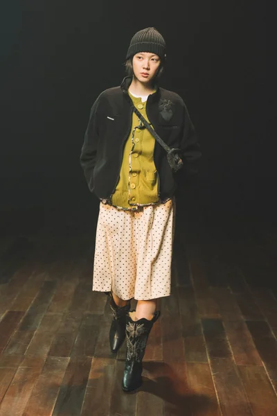 Look 18